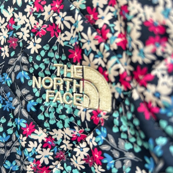 The North Face Penelope Sherpa Quilted Floral Jacket - Picture 5 of 13